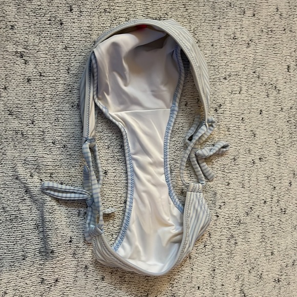 Victoria’s Secret White & Blue Striped Swimsuit Bottom - Picture 4 of 4